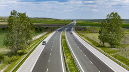 През следващата седмица ще се почистват канавки и ще се премахва растителност в участък от АМ „Тракия“ в област Сливен. Шофирайте внимателно!