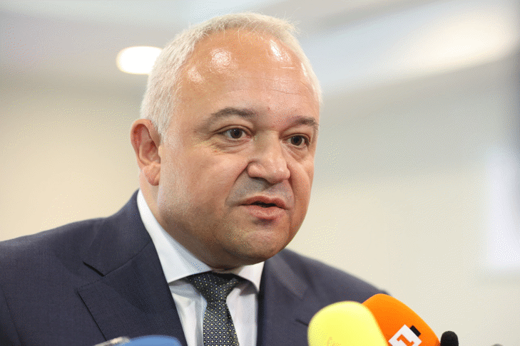 Министър Демерджиев: Времето, в което определени лица бяха под чадър, приключи