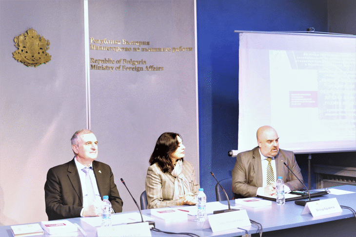 Посланик Ангел Орбецов с обстойно издание за „Българо-иранските отношения от Освобождението до края на 50-те години на XX в.