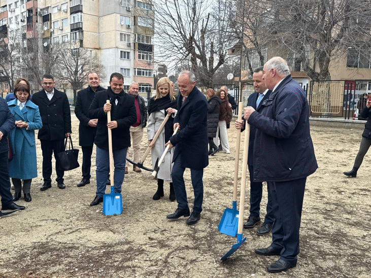Изграждат Се Над 100 Училищни Физкултурни Салона В Цялата Страна