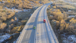 На 10 и 11 декември движението при 88-и км на АМ „Струма“ в посока София ще е в една лента. Шофирайте внимателно!