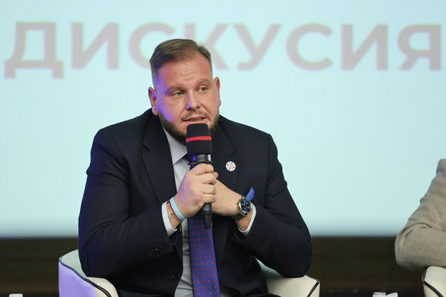 Зам.-министър Петър Младенов участва в младежкия форум Voice it 2025