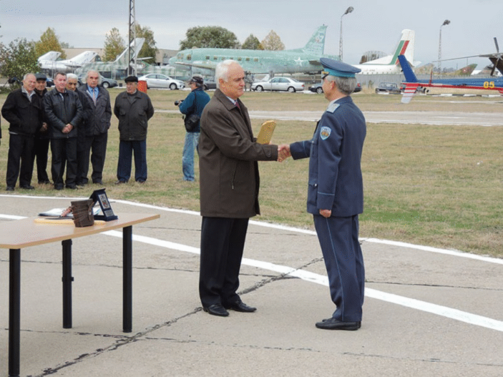 Празникът на 24-та авиобаза беше отбелязан с тържествен ритуал