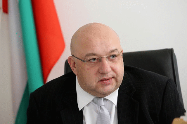Красен Кралев: Стартираме програма за развитие на женските бокс, борба и кану-каяк