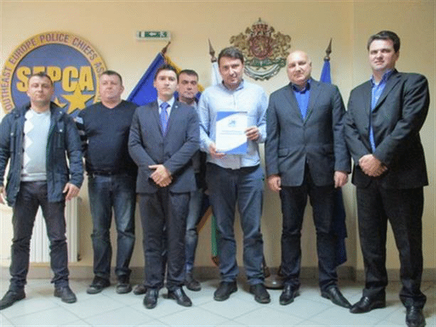 Служители на сектор „Грабежи“ при отдел „Криминална полиция“ на ГДНП са отличени със специална грамота за успешна операция