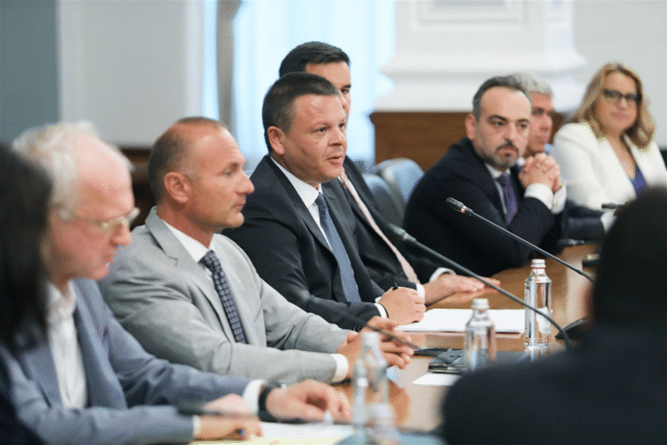 Правителството прави всичко възможно да осигури необходимите количества природен газ на поносими цени за бизнеса и хората