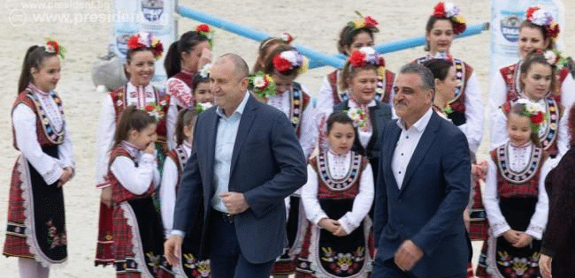 Президентът Румен Радев: Обичаите и традициите, съхранени през вековете, са нашата връзка с предците ни