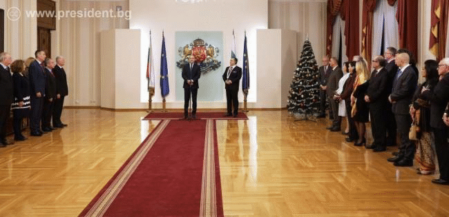 Президентът Румен Радев удостои посланика на Турция в България Хасан Улусой с орден „Мадарски конник“ първа степен