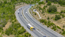 През следващата седмица за обрушване на скатове временно ще се променя организацията на движение по АМ „Струма“ в област Кюстендил