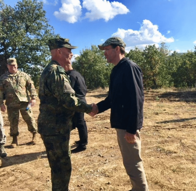 Секретарят на Сухопътните войски на САЩ д-р Марк Еспер и командирът на Сухопътните войски генерал-майор Михаил Попов наблюдаваха тренировка на учебен полигон „Ново село”