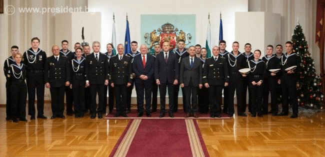 Държавният глава: Родолюбието, високият професионализъм и обичта към морето са непреходни качества на поколения български военноморски офицери