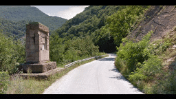 До 15 октомври от 8 ч. до 17 ч. в работните дни временно ще се ограничава движението по път III-866 Михалково - Кричим за укрепване на свлачището при 79-и км