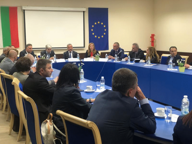 Министър Димов призова отпадъците на плажовете да се събират разделно още от този сезон