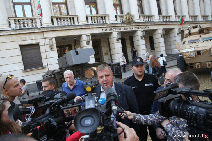 Министърът на отбраната Красимир Каракачанов: Армия се прави с дух и любов към България