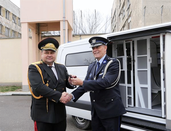 Два специализирани автомобила получи Дирекция „Миграция“