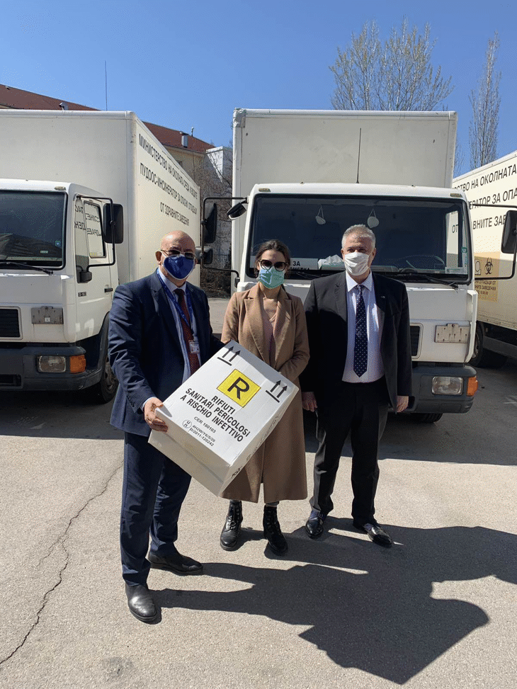 "Пирогов" получи дарение от 500 контейнера за опасни отпадъци