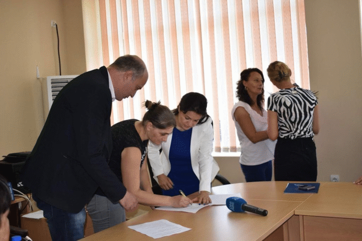 Заместник-председателят на парламента Росица Кирова връчи стипендии на студенти от Видин