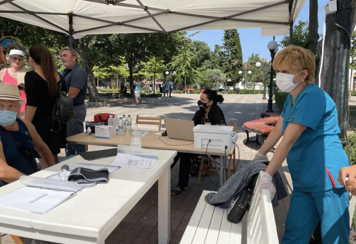 Министър Балтова и ръководителят на Държавната агенция за развитие на туризма на Украйна Мариана Олескив посетиха мобилен ваксинационен център в Поморие