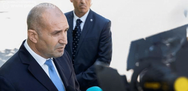 Румен Радев: Да продължаваш да твърдиш, че няма да допуснеш увеличение на цените с въвеждането на еврото при положение, че те вече излетяха неудържимо нагоре, е подигравка с хората