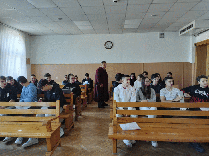 Ученици от Професионалната Природо-математическата гимназия „Нанчо Попович“ в Шумен гостуваха на Окръжната прокуратура в Деня на отворените врати