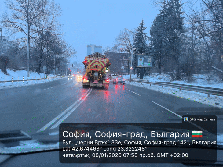 109 снегорина извършват втора обработка със смеси срещу заледяване в София