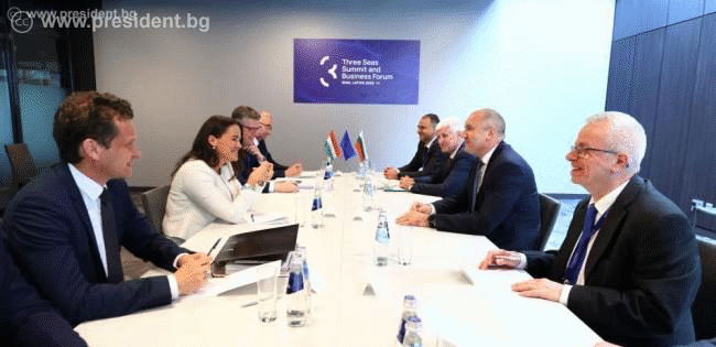 Президентът Румен Радев: България има интерес към политиките за устойчиво демографско развитие, които провежда Унгария