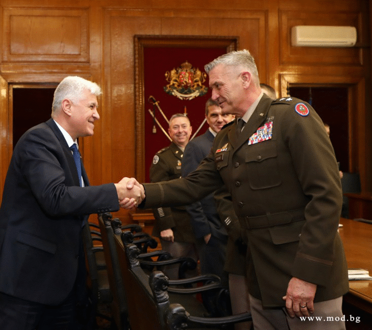 Министърът на отбраната Димитър Стоянов се срещна с генерал-адютанта на Националната гвардия на щата Тенеси генерал-майор Джефри Холмс Министърът на отбраната Димитър Стоянов се срещна с генерал-адютанта на Националната гвардия на щата Тенеси генерал-майор Джефри Холмс