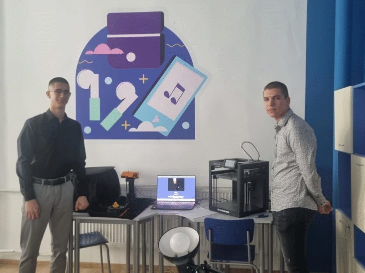 Езиковата Гимназия В Ловеч С Нови Stem Център И Спортни Игрища