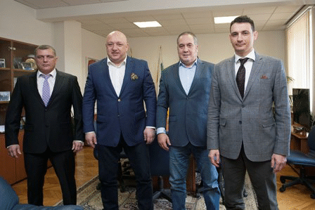 Бинев и Михайлов си стиснаха ръцете за таекуондото пред министър Кралев
