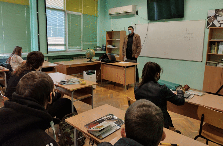 Следовател от Окръжна прокуратура-Велико Търново с открит урок пред ученици за безопасното използване на интернет