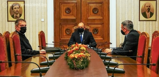 Президентът Румен Радев проведе работна среща с Началника на отбраната адмирал Емил Ефтимов