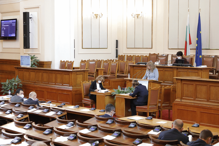 Парламентът прие на второ четене новия Закон за храните без дебати. Проектът е одобрен на първо четене в края на октомври 2017 г.