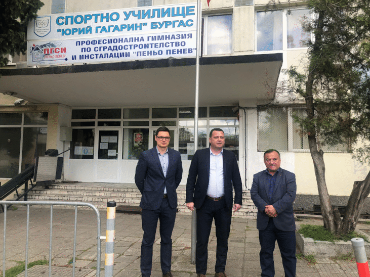 Председателят на Комисията по въпросите на децата, младежта и спорта Иван Ченчев разгледа идейния проект за нова база на спортното държавно училище в Бургас