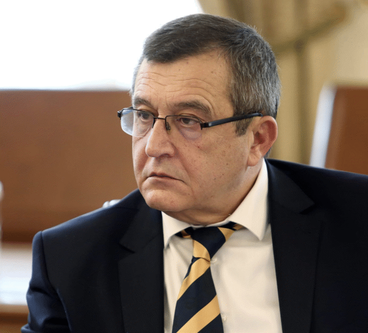 Проф. Пенов: В Непрекъснат Контакт Сме С Директорите На Училища И Мвр За Бомбените Заплахи