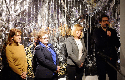 Тео Ушев представи в София уникалната си артинсталация „Като тъмно огледало“