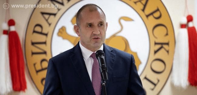 За навременна и безвъзмездна помощ от държавата, която да направи малкия и среден бизнес по-конкурентоспособен в кризата, призова Румен Радев