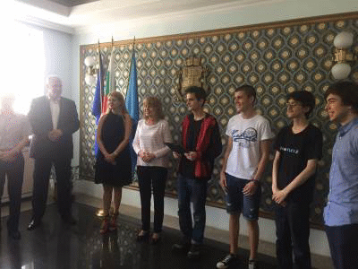Кметът Фандъкова връчи наградите на победителите във втория Хакатон