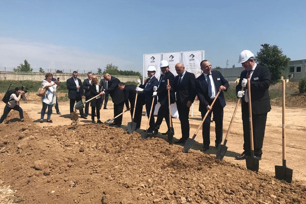 Премиерът Бойко Борисов и министрите Томислав Дончев и Румен Порожанов направиха първа копка на инвестиция за над 200 млн. лв. в преработката на царевица