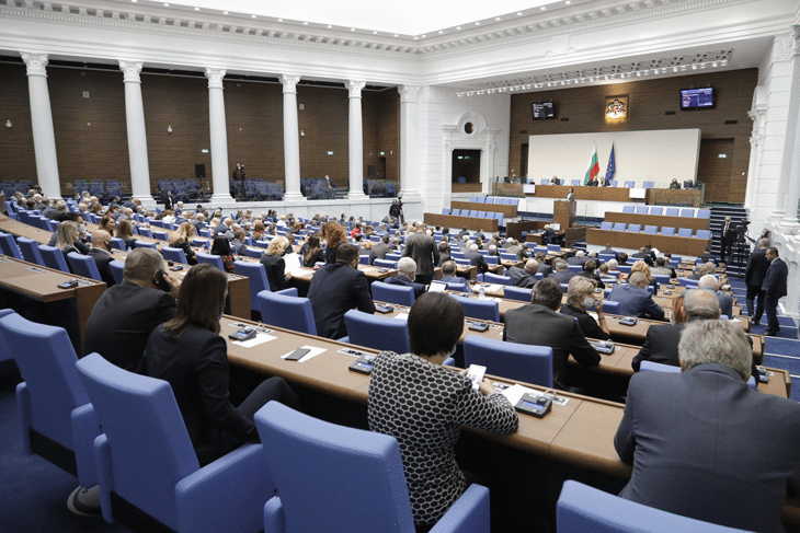 До месец Министерският съвет да актуализира и да приведе в действие Националния план на Република България за готовност за грипна пандемия, реши Народното събрание