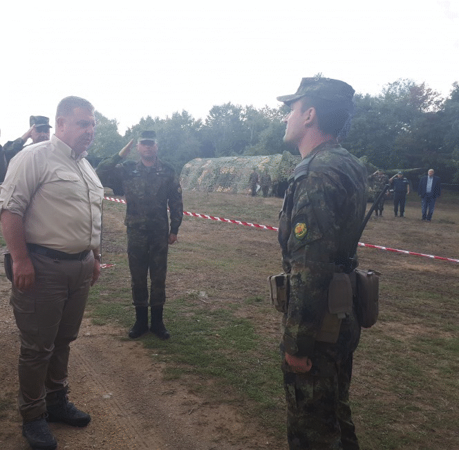 Министърът на отбраната Красимир Каракачанов: Длъжни сме да си защитаваме държавата
