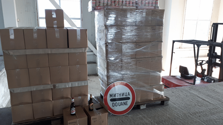 Над 2000 бутилки чешка бира с невалидни документи задържаха митнически инспектори на Дунав мост 2