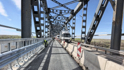 На 9 април около 18 ч. се възстановява движението по Дунав мост при Русе.