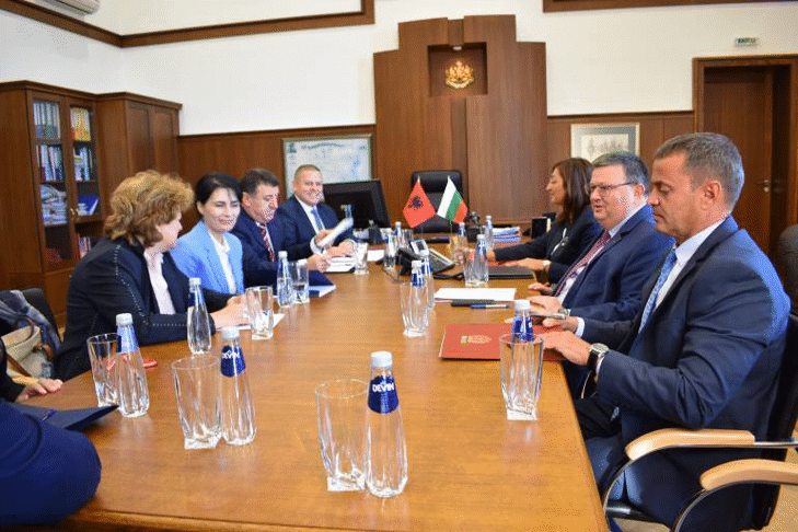 ГЛАВНИТЕ ПРОКУРОРИ НА БЪЛГАРИЯ И АЛБАНИЯ ПОДПИСАХА МЕМОРАНДУМ ЗА РАЗБИРАТЕЛСТВО И СЪТРУДНИЧЕСТВО