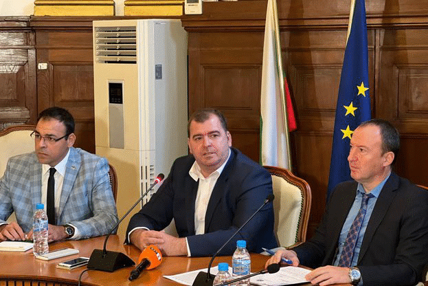 Министър Гечев: Дървата за огрев не трябва да са политическа стока