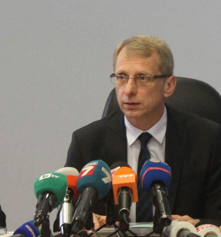 Министър Николай Денков: Оперативната Програма Не Е Спряна, Но Е Застрашена