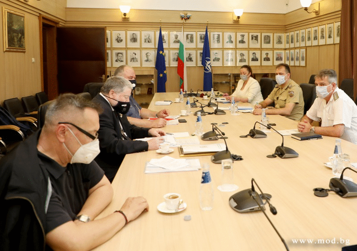 Началникът на отбраната адмирал Емил Ефтимов се срещна с представители на военно-патриотичните съюзи у нас