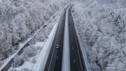 484 машини обработват републиканските пътища. Шофирайте внимателно!