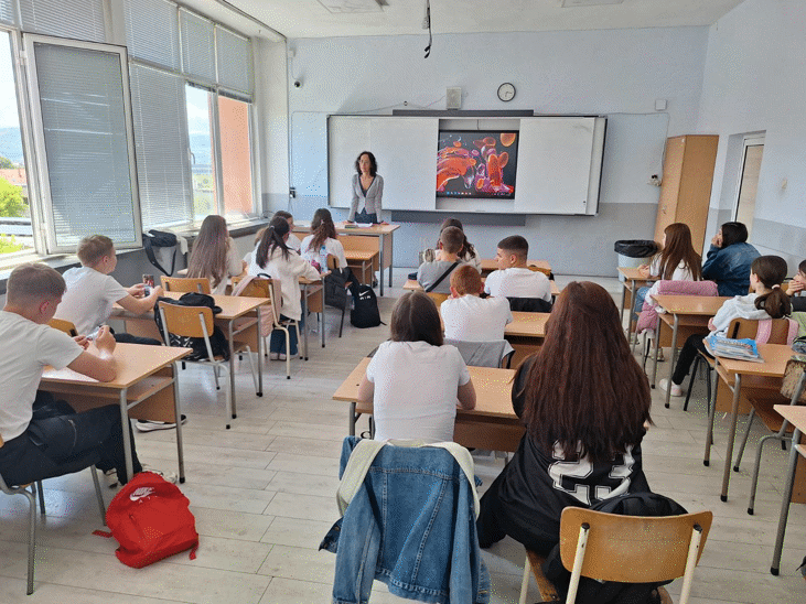 Седмокласници от гр. Благоевград развиват компетентности по безопасността на движението по пътищата в рамките на образователни срещи с прокурор