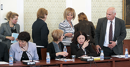 Граждански организации представиха на среща в парламента своите идеи и предложения по проекта на Правилник за организацията и дейността на 42-рото Народно събрание