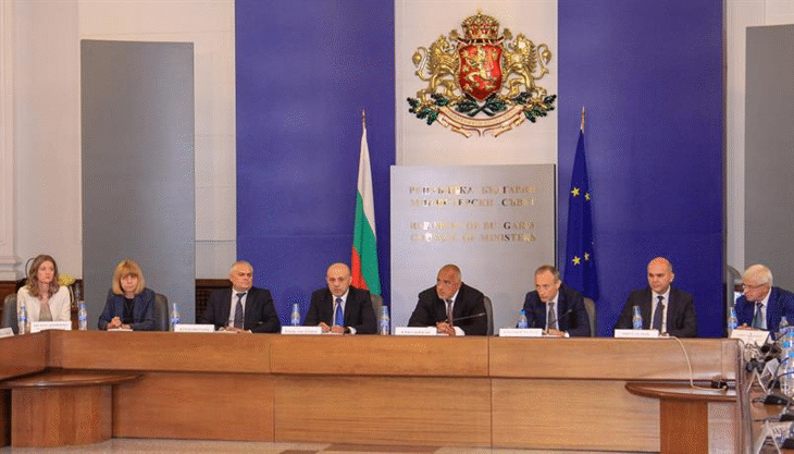 Намалява броят на отпадналите ученици от образователната система